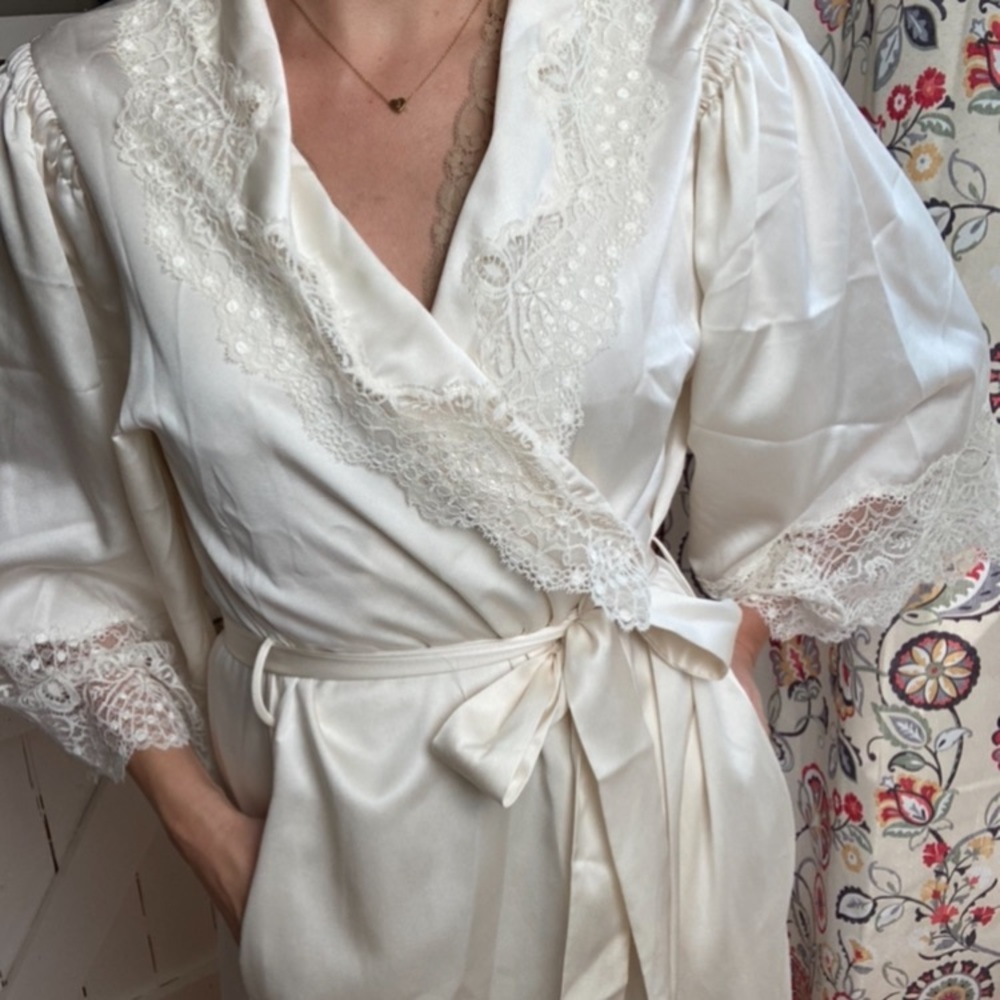 Vintage robe size large bridal lace